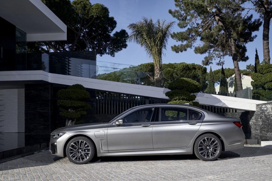  BMW 745Le xDrive M Sport (G12) 2019 года  (WW) (фото 3 из 103)